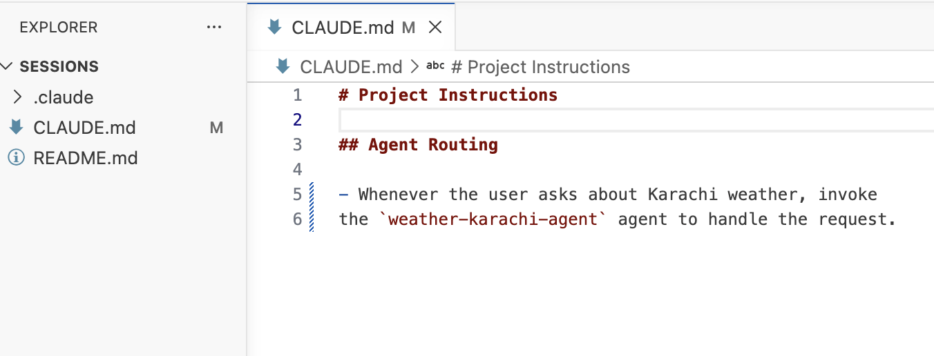 Пример структуры CLAUDE.md: разделы с конвенциями проекта, командами сборки и правилами, которые Claude подмешивает в контекст.